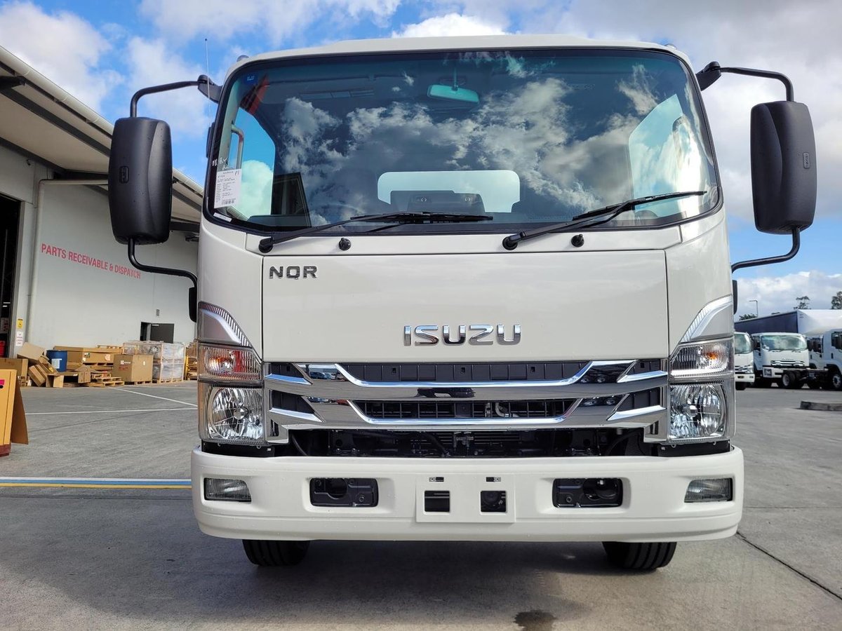 2025 Isuzu N Series image 5