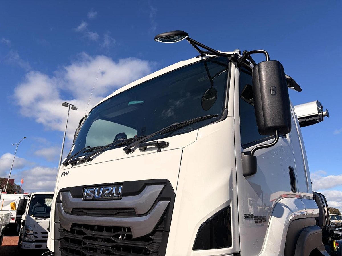 2026 Isuzu Fyh 320-355 At R58 8X4 Hook Lift image 3