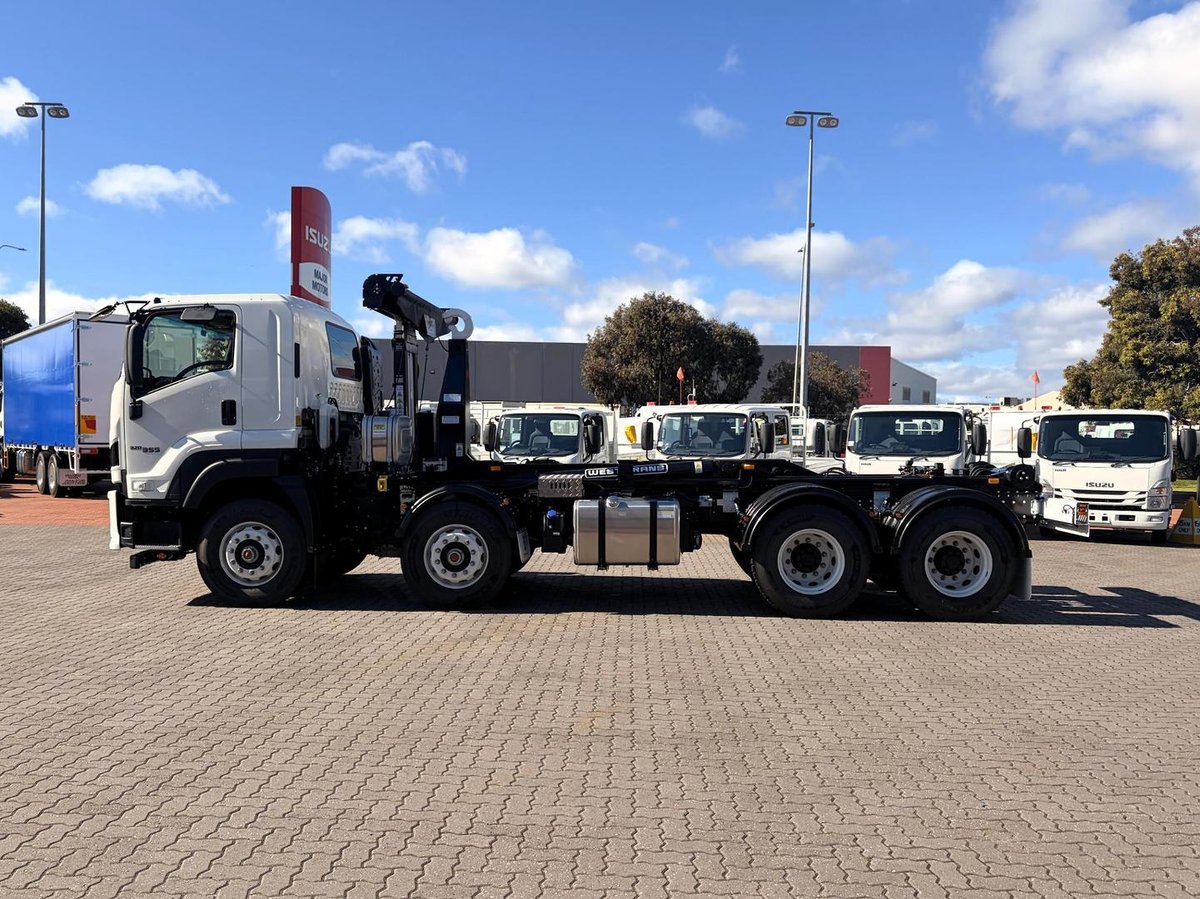 2026 Isuzu Fyh 320-355 At R58 8X4 Hook Lift image 4