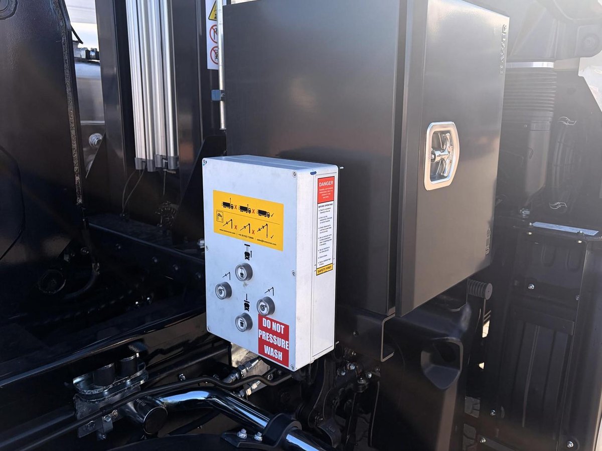 2026 Isuzu Fyh 320-355 At R58 8X4 Hook Lift image 12