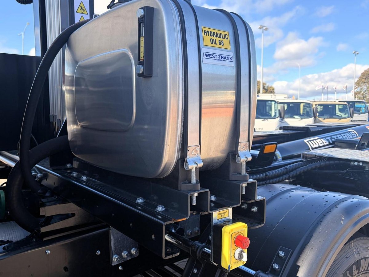 2026 Isuzu Fyh 320-355 At R58 8X4 Hook Lift image 14
