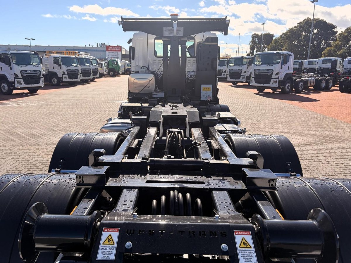 2026 Isuzu Fyh 320-355 At R58 8X4 Hook Lift image 8
