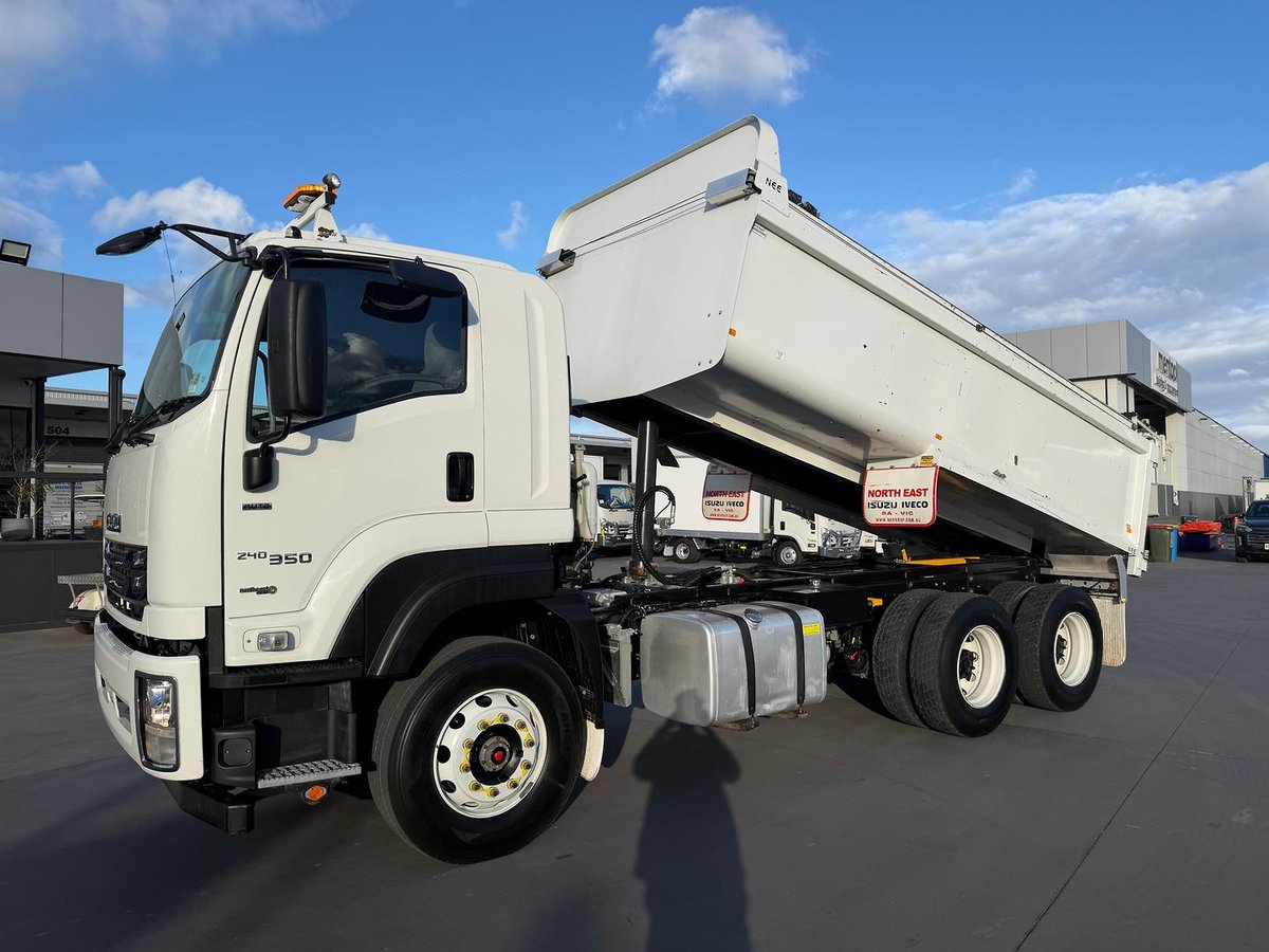 2022 Isuzu F Series FXZ240-350 image 4
