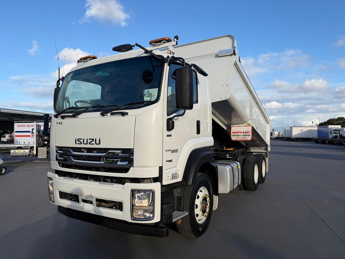 2022 Isuzu F Series FXZ240-350 image 3