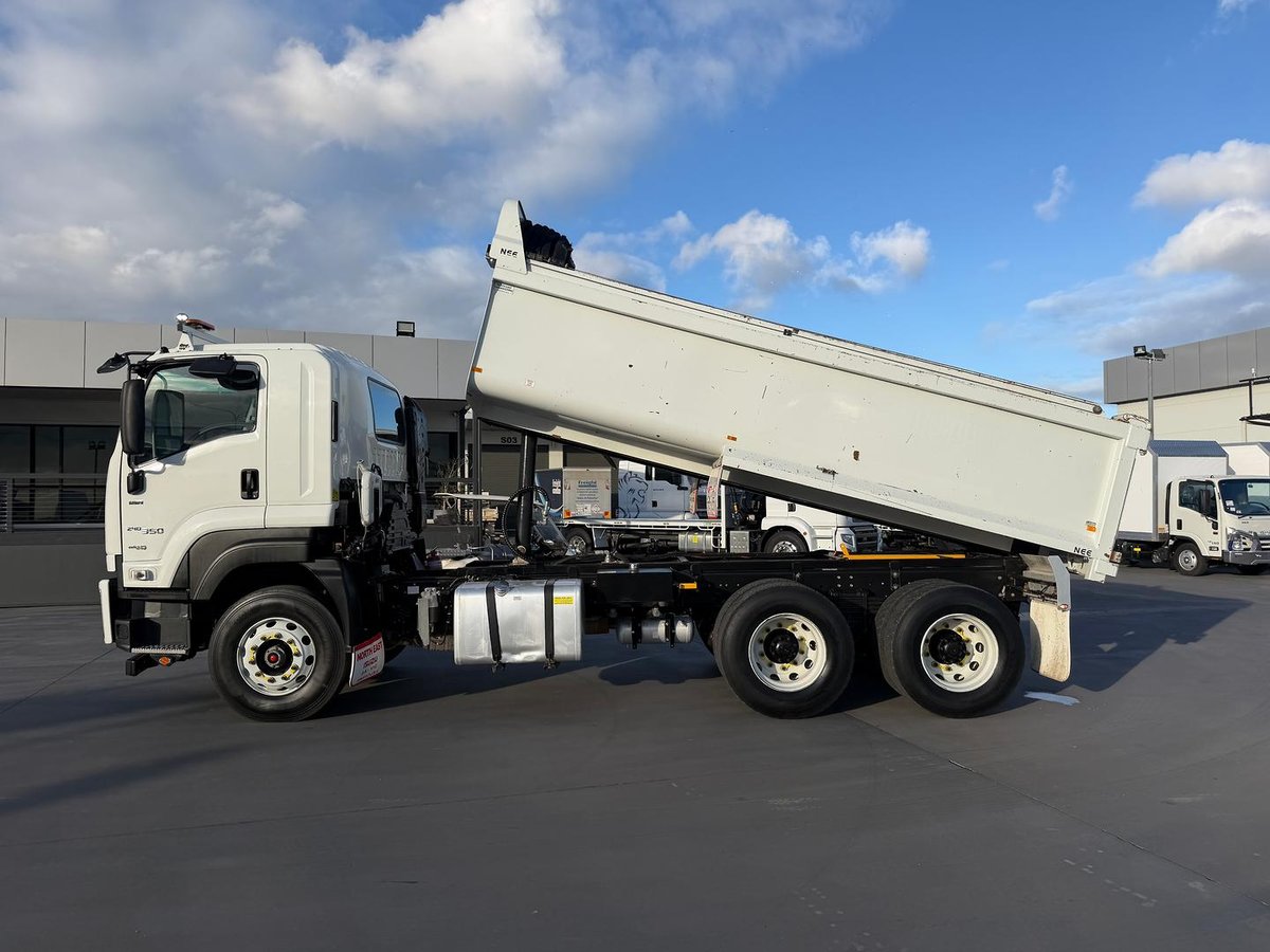 2022 Isuzu F Series FXZ240-350 image 5