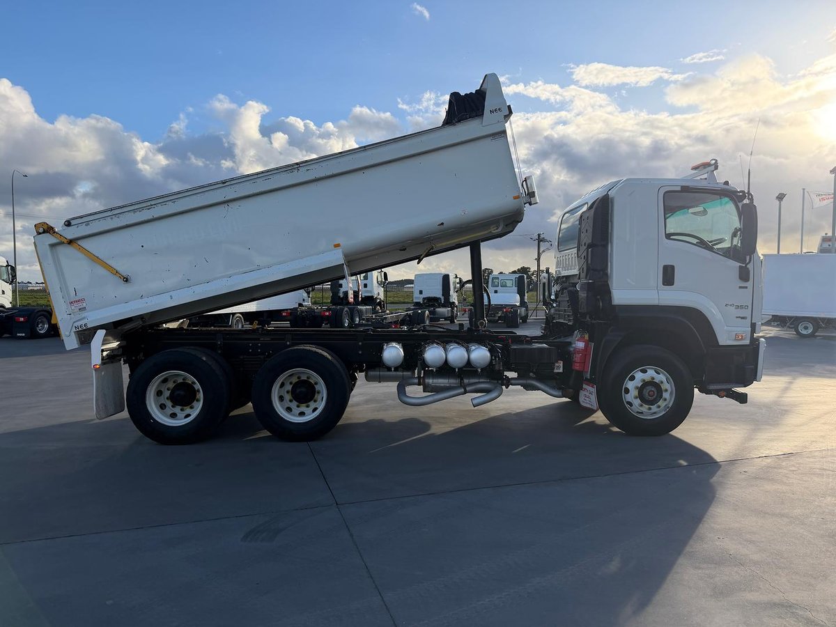 2022 Isuzu F Series FXZ240-350 image 11