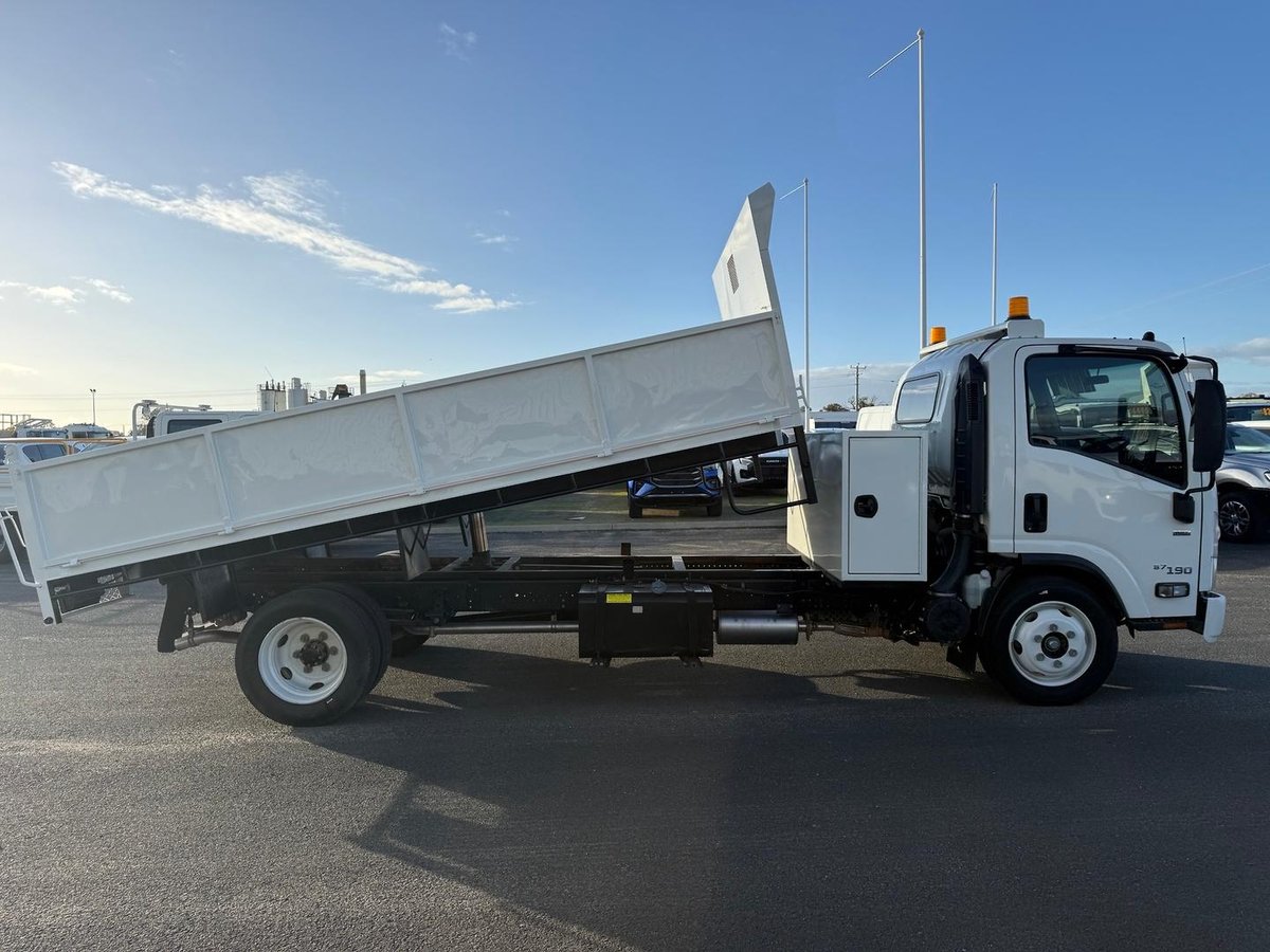 2019 Isuzu N Series NQR 87/80-190 image 10