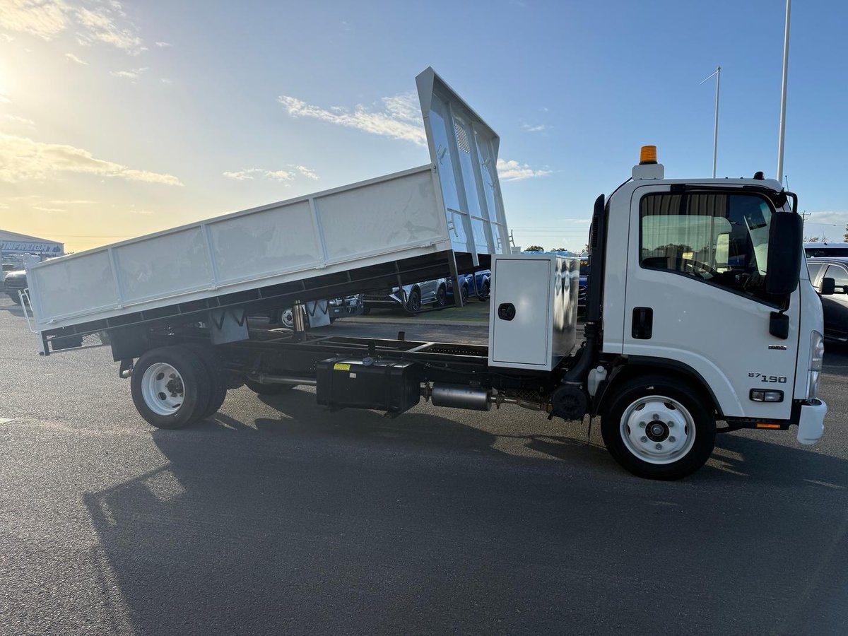 2019 Isuzu N Series NQR 87/80-190 image 9