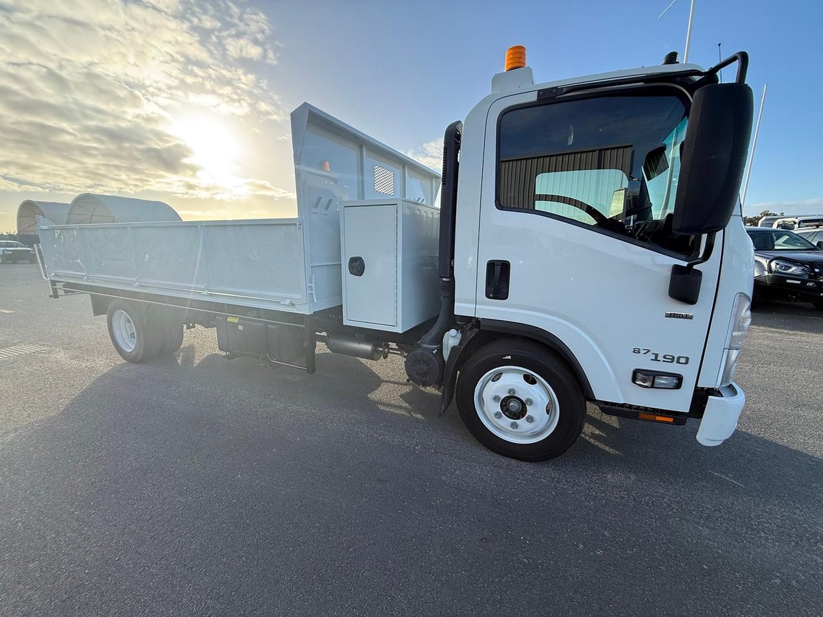 2019 Isuzu N Series NQR 87/80-190 image 18