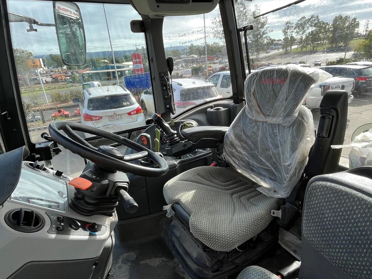 CLAAS Arion 430 Cab Tractor image 16