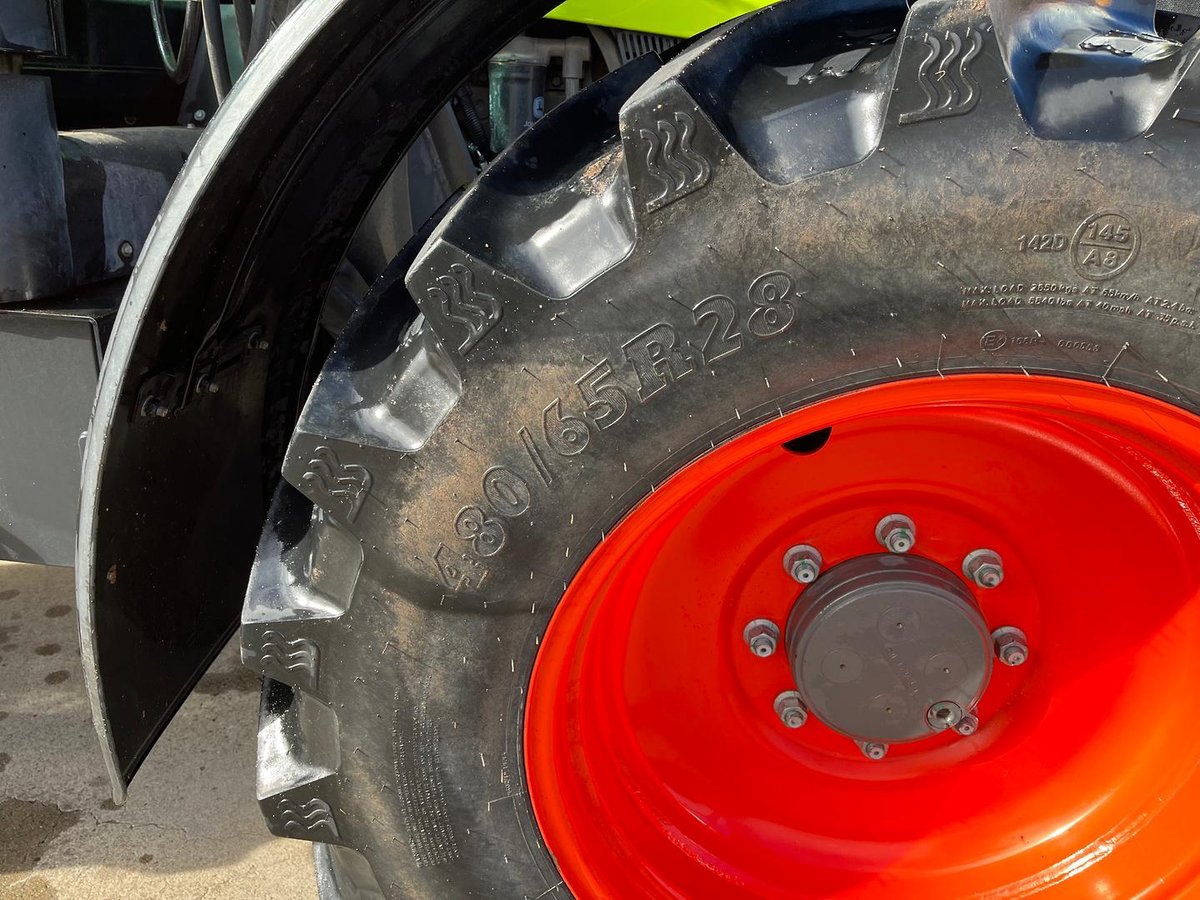 CLAAS Arion 430 Cab Tractor image 17