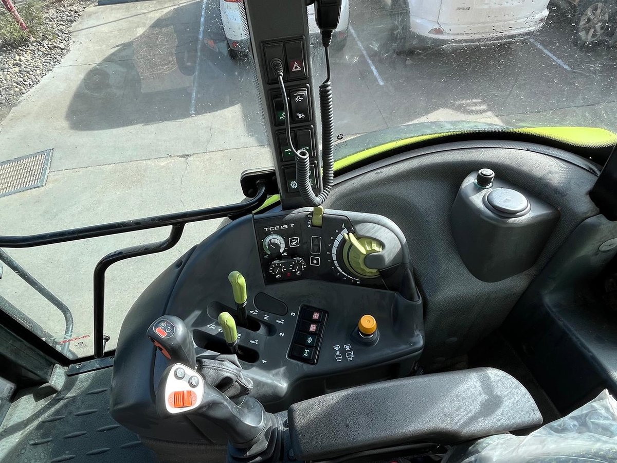CLAAS Arion 430 Cab Tractor image 8