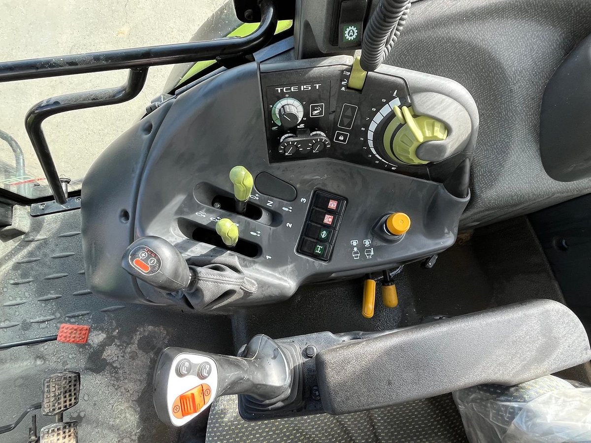 CLAAS Arion 430 Cab Tractor image 9