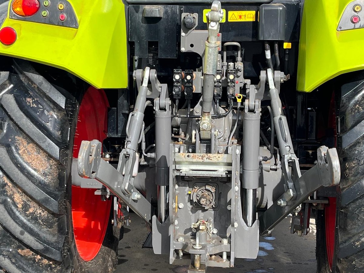 CLAAS Arion 430 Cab Tractor image 18