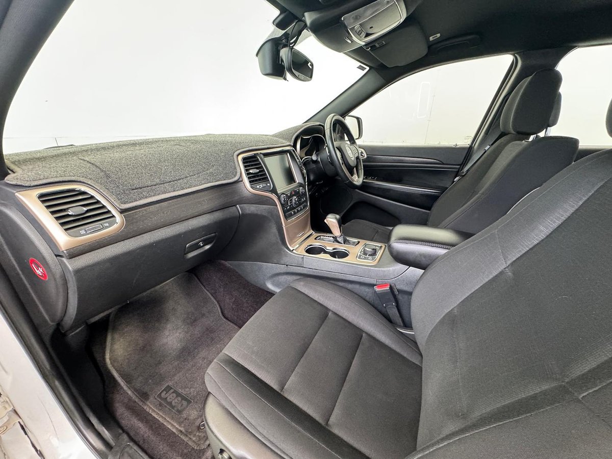 2017 Jeep Grand Cherokee Laredo WK MY17 4X4 Dual Range image 10