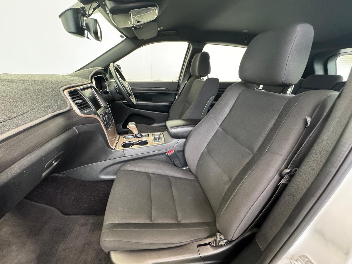 2017 Jeep Grand Cherokee Laredo WK MY17 4X4 Dual Range image 11