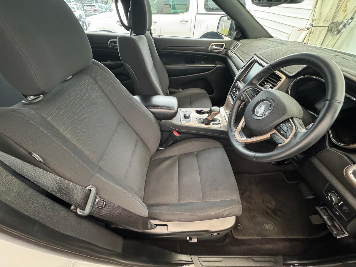 2017 Jeep Grand Cherokee Laredo WK MY17 4X4 Dual Range image 8