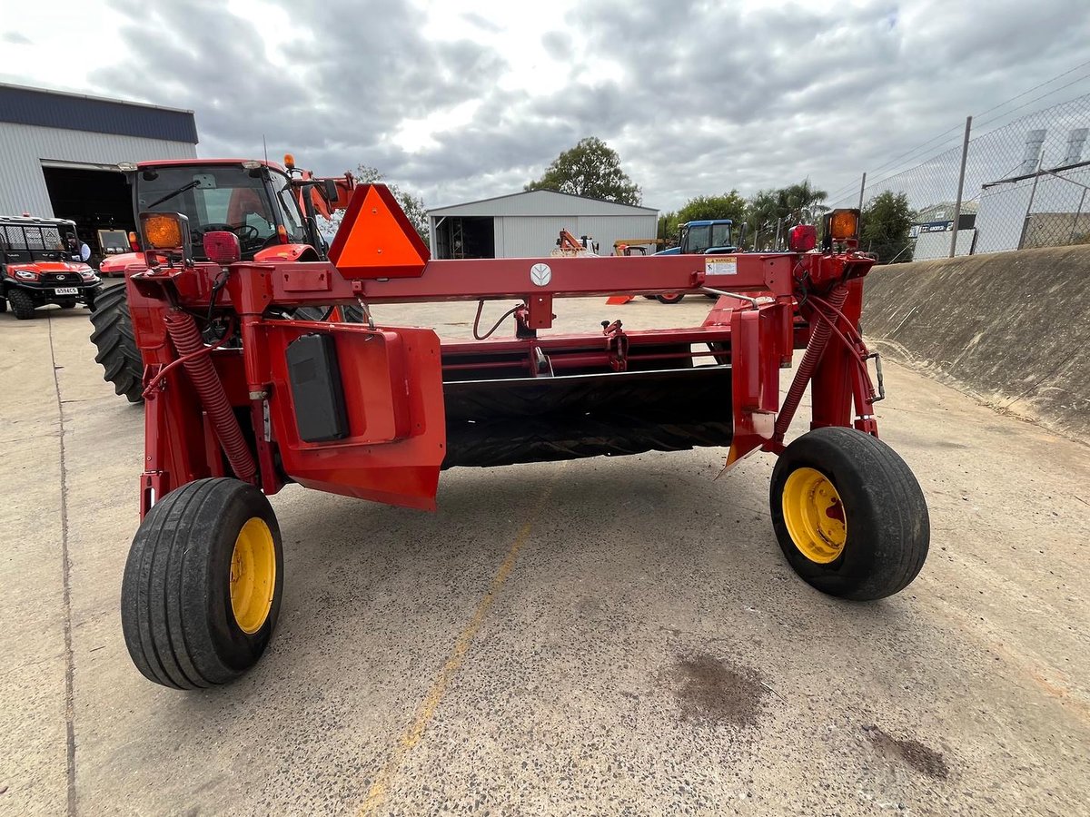 New Holland 7230 Discbine image 10