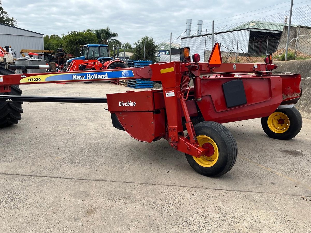 New Holland 7230 Discbine image 8