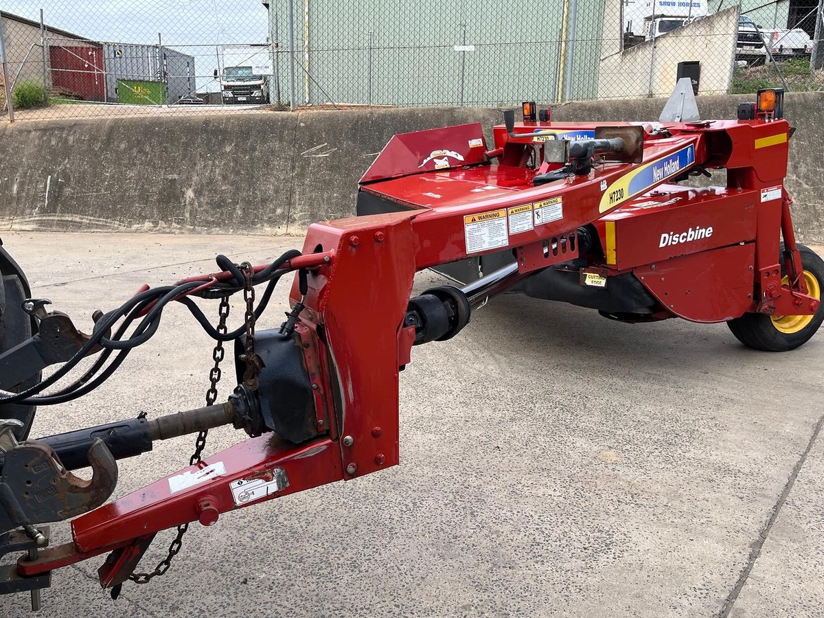 New Holland 7230 Discbine image 6