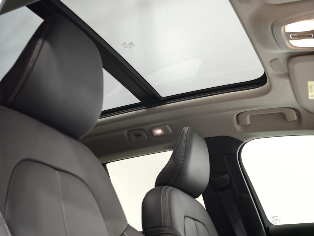 2025 Volvo XC40 Ultra B4 Bright MY26 AWD image 8