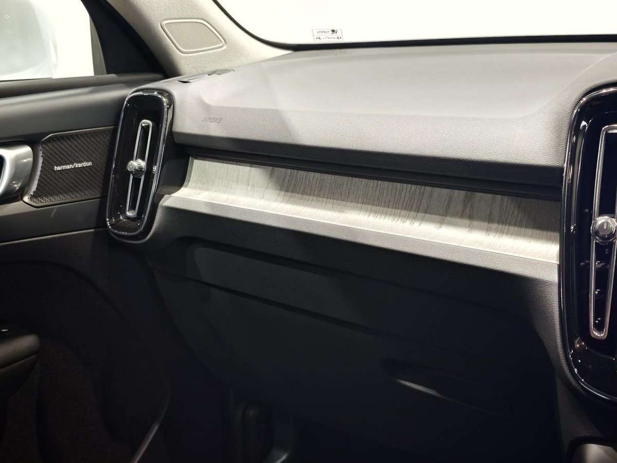 2025 Volvo XC40 Ultra B4 Bright MY26 AWD image 18