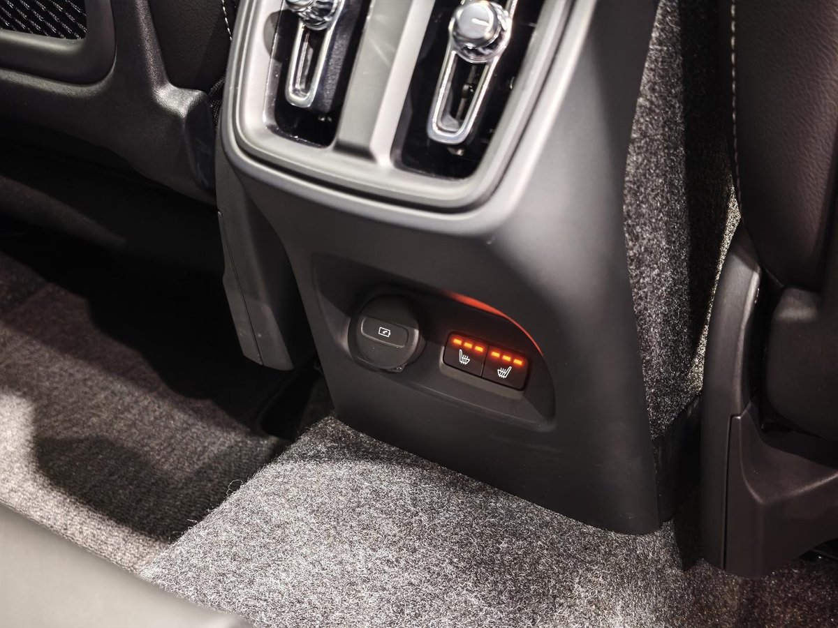2025 Volvo XC40 Ultra B4 Bright MY26 AWD image 22