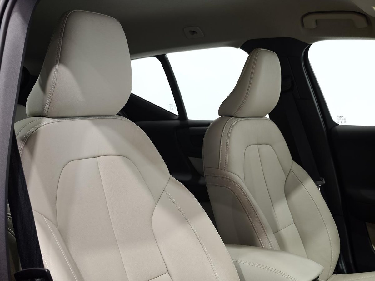 2025 Volvo XC40 Plus B4 MY25 image 7