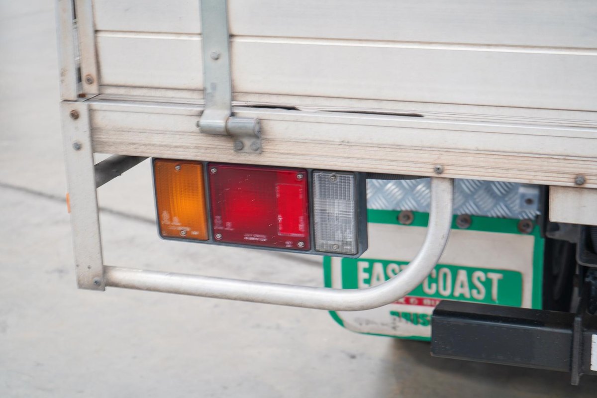 2008 Isuzu N Series Nlr 200 image 17