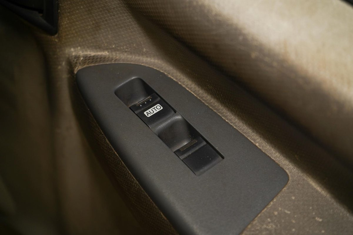 2008 Isuzu N Series Nlr 200 image 9