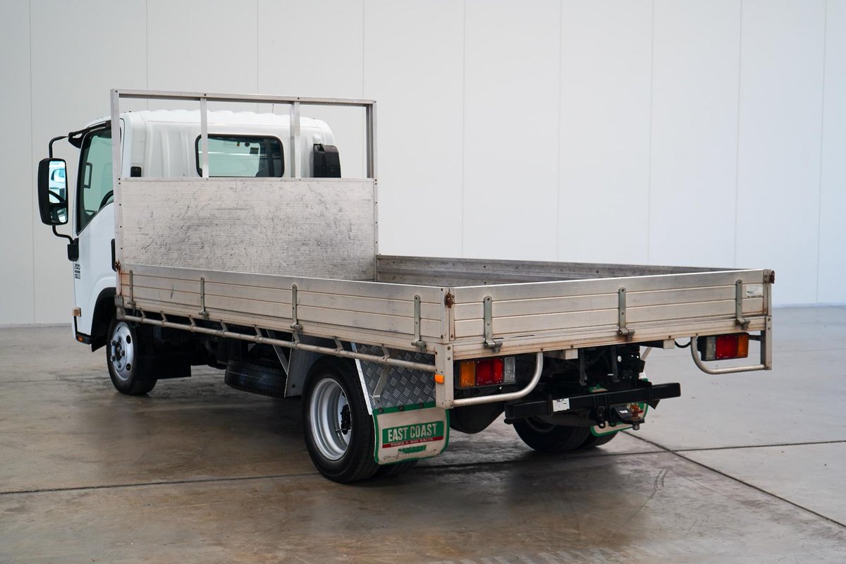 2008 Isuzu N Series Nlr 200 image 2