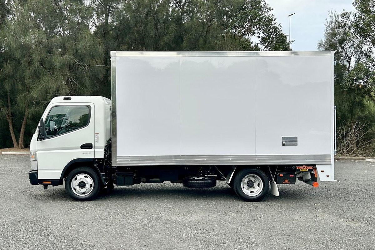 2020 Fuso Canter 515 image 6