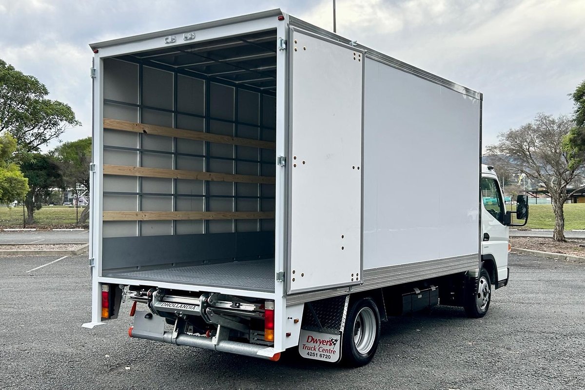 2020 Fuso Canter 515 image 12