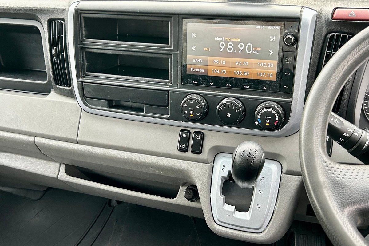 2020 Fuso Canter 515 image 31
