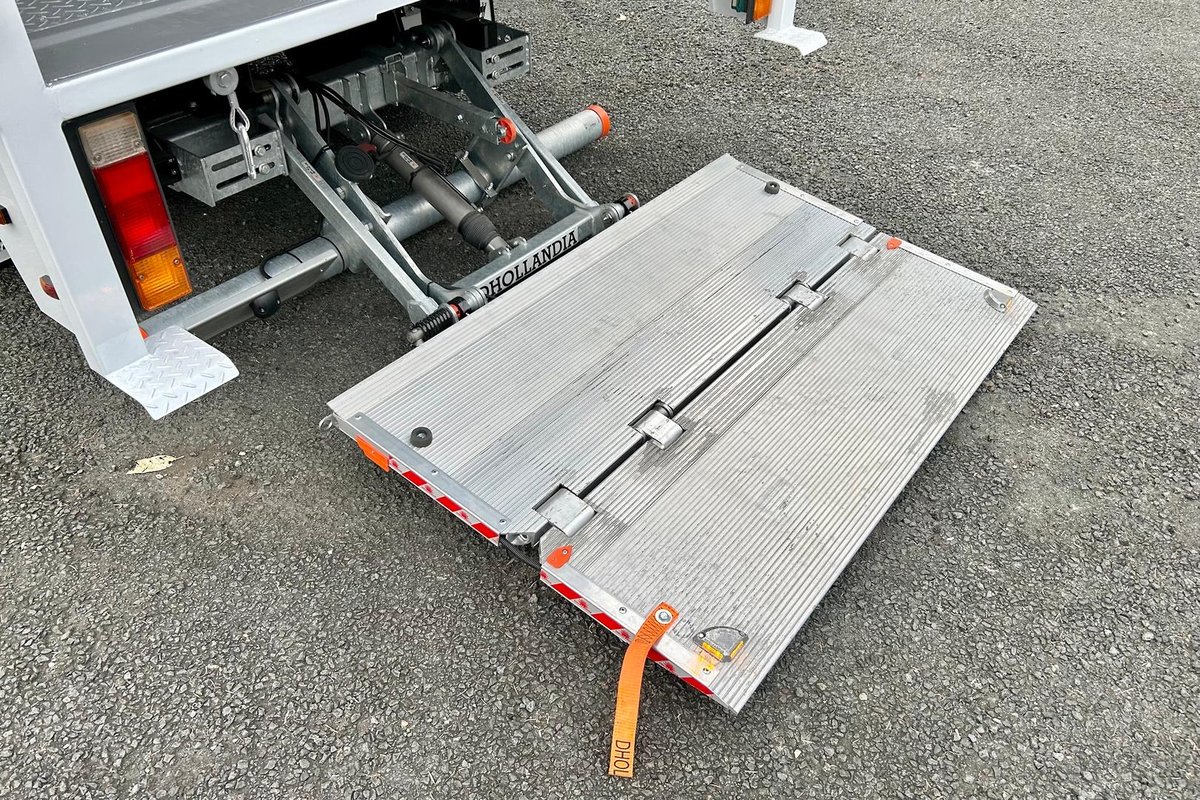2020 Fuso Canter 515 image 17