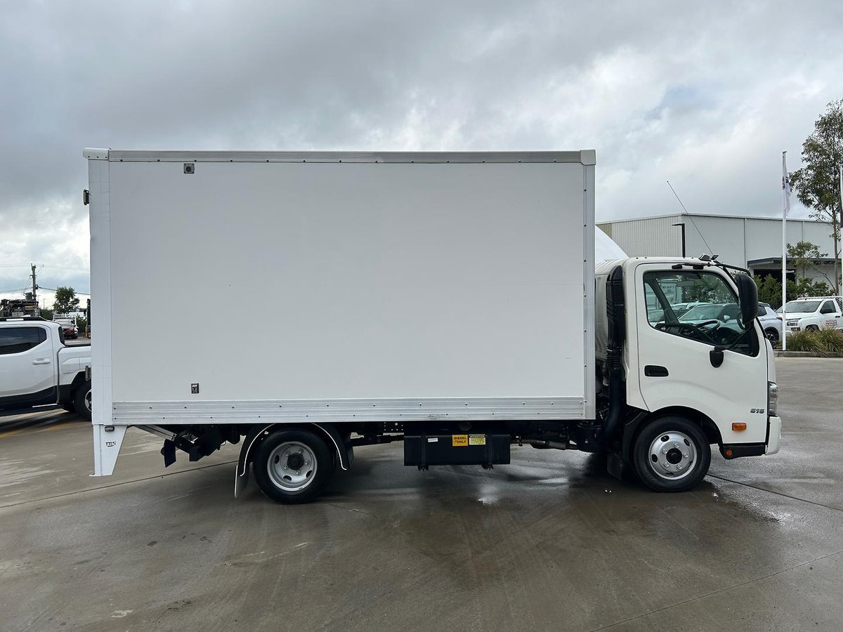 2021 Hino 300 Series 616 image 10
