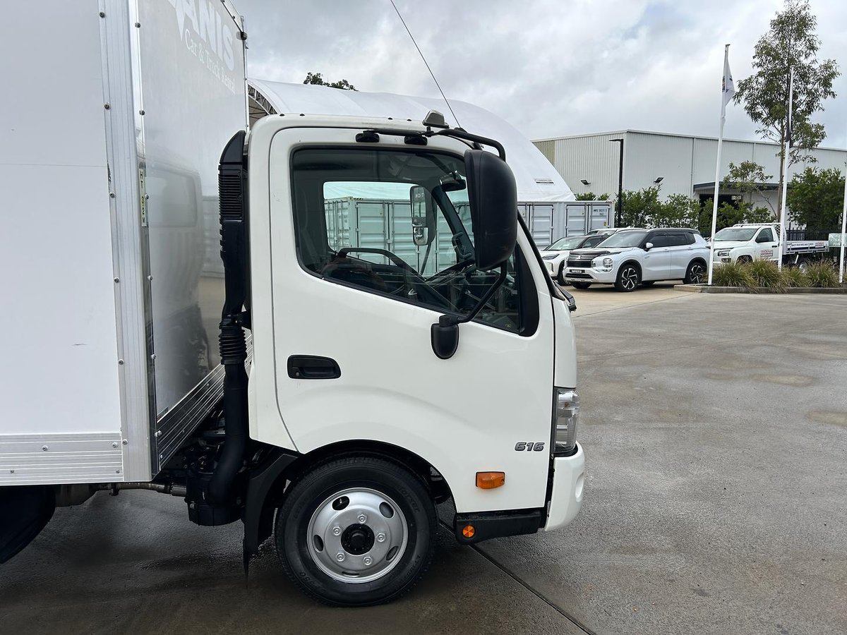 2021 Hino 300 Series 616 image 11