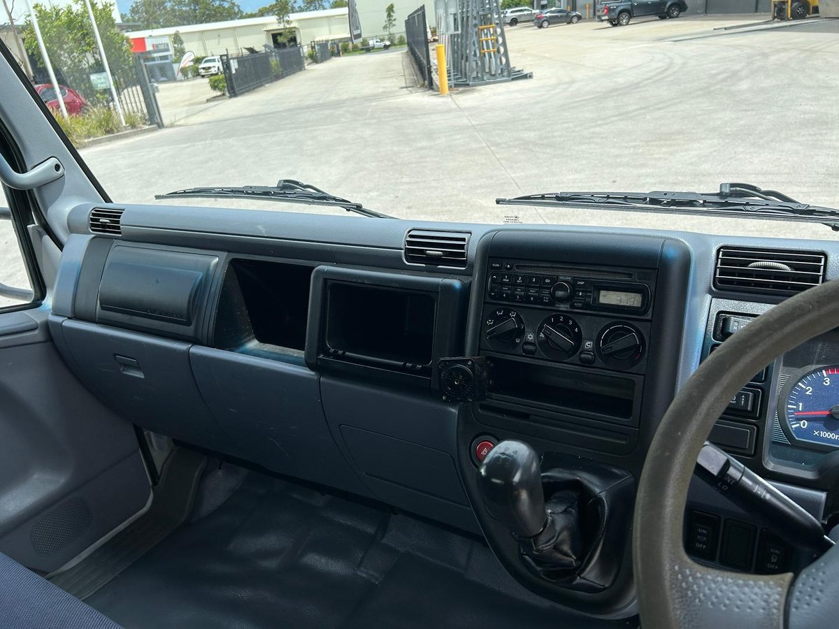 2009 Fuso Canter image 15