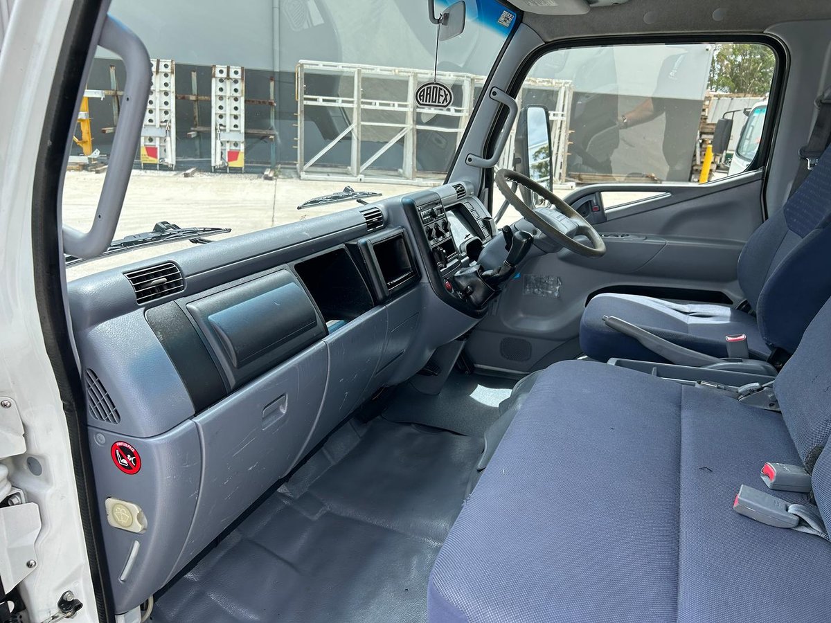 2009 Fuso Canter image 16