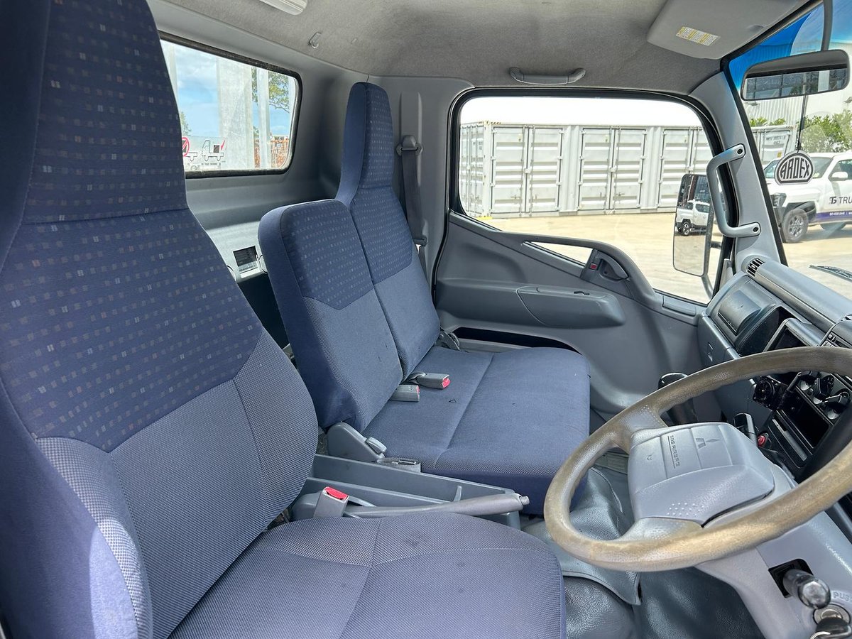 2009 Fuso Canter image 13