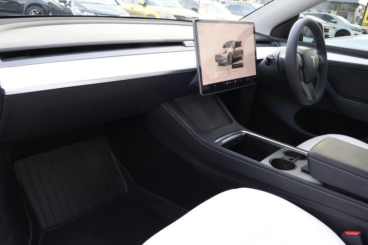 2022 Tesla Model Y Rear-Wheel Drive image 25