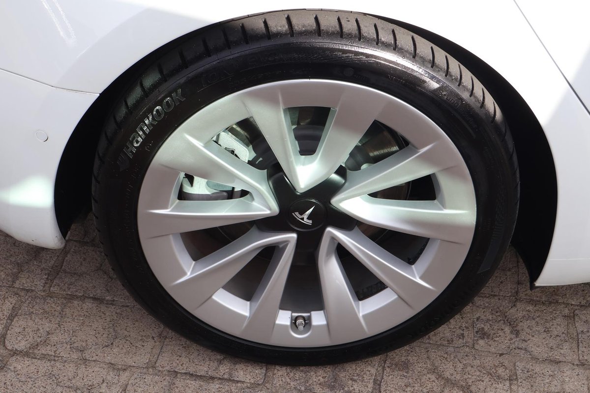 2020 Tesla Model 3 Long Range AWD image 29