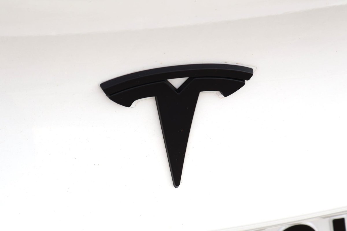 2020 Tesla Model 3 Long Range AWD image 32