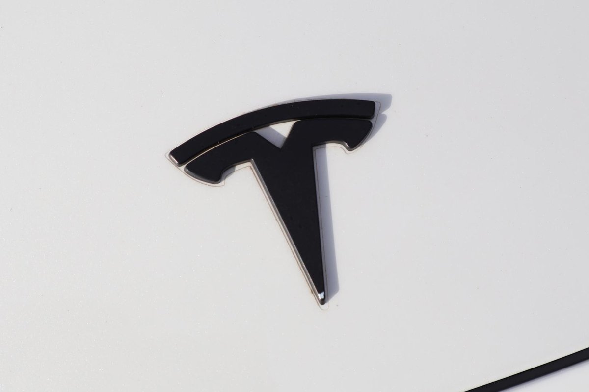 2020 Tesla Model 3 Long Range AWD image 34
