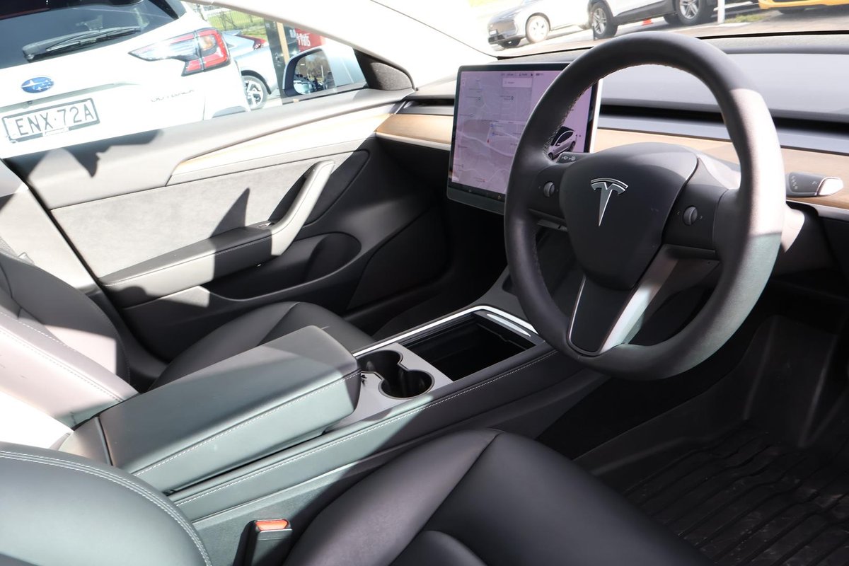 2020 Tesla Model 3 Long Range AWD image 7