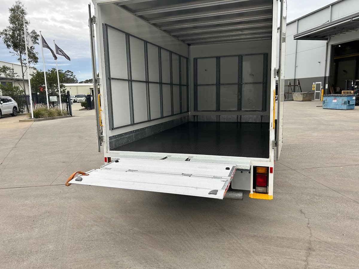 2023 Isuzu N Series NNR 45-150 Vanpack image 18
