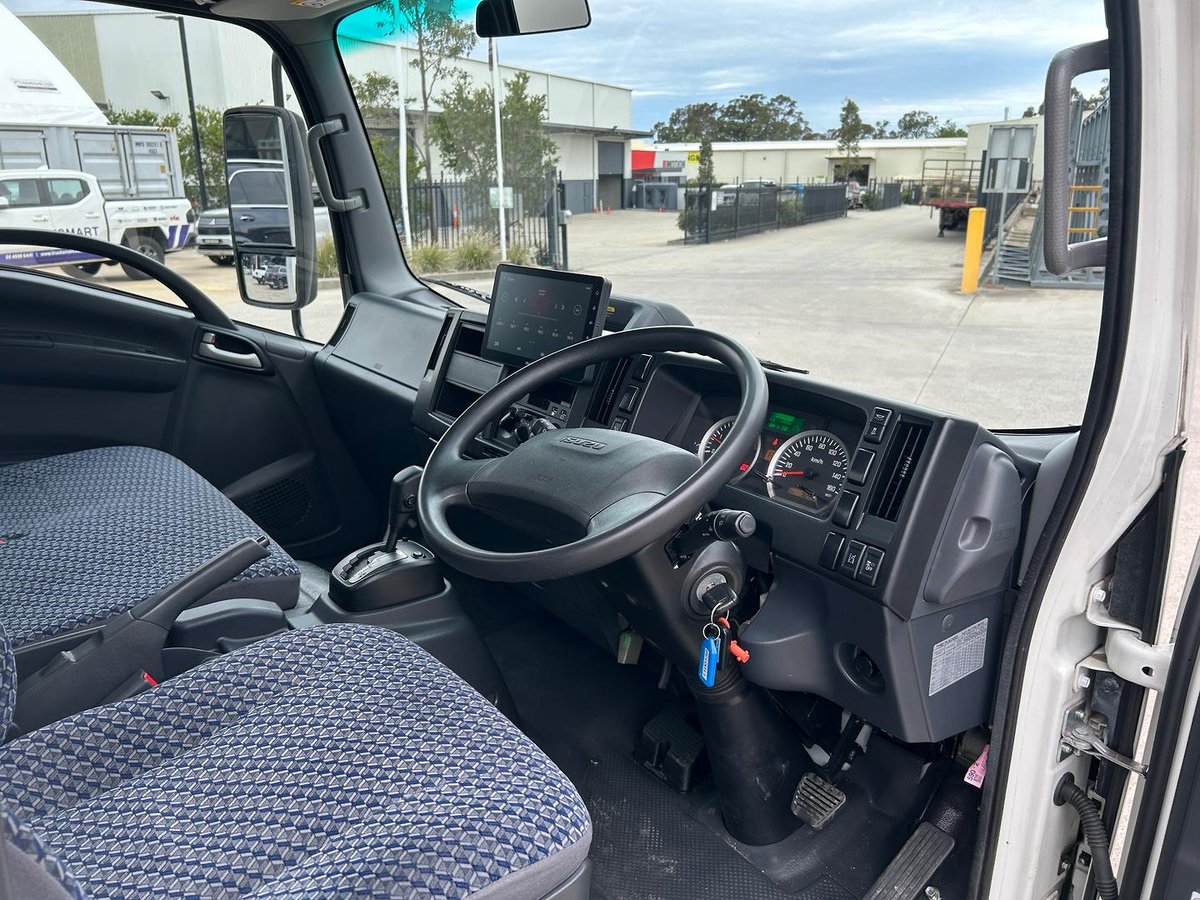 2023 Isuzu N Series NNR 45-150 Vanpack image 12