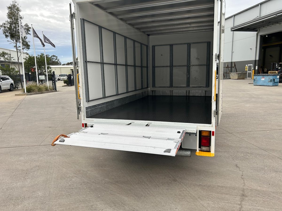 2023 Isuzu N Series NNR 45-150 Vanpack image 18