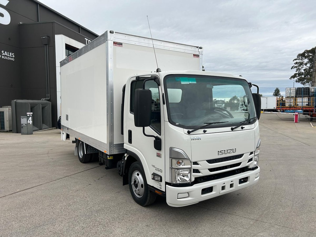 2023 Isuzu N Series NNR 45-150 Vanpack