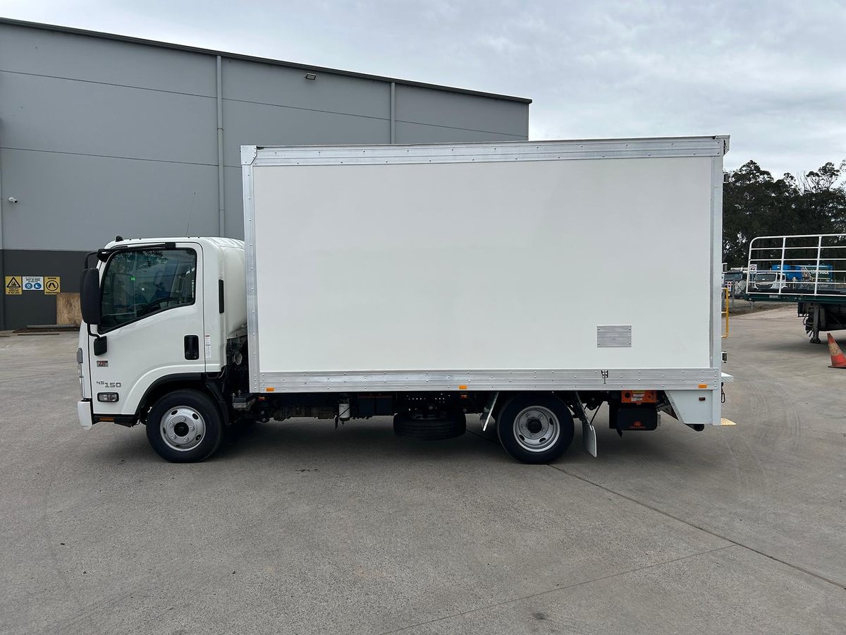 2023 Isuzu N Series NNR 45-150 Vanpack image 5